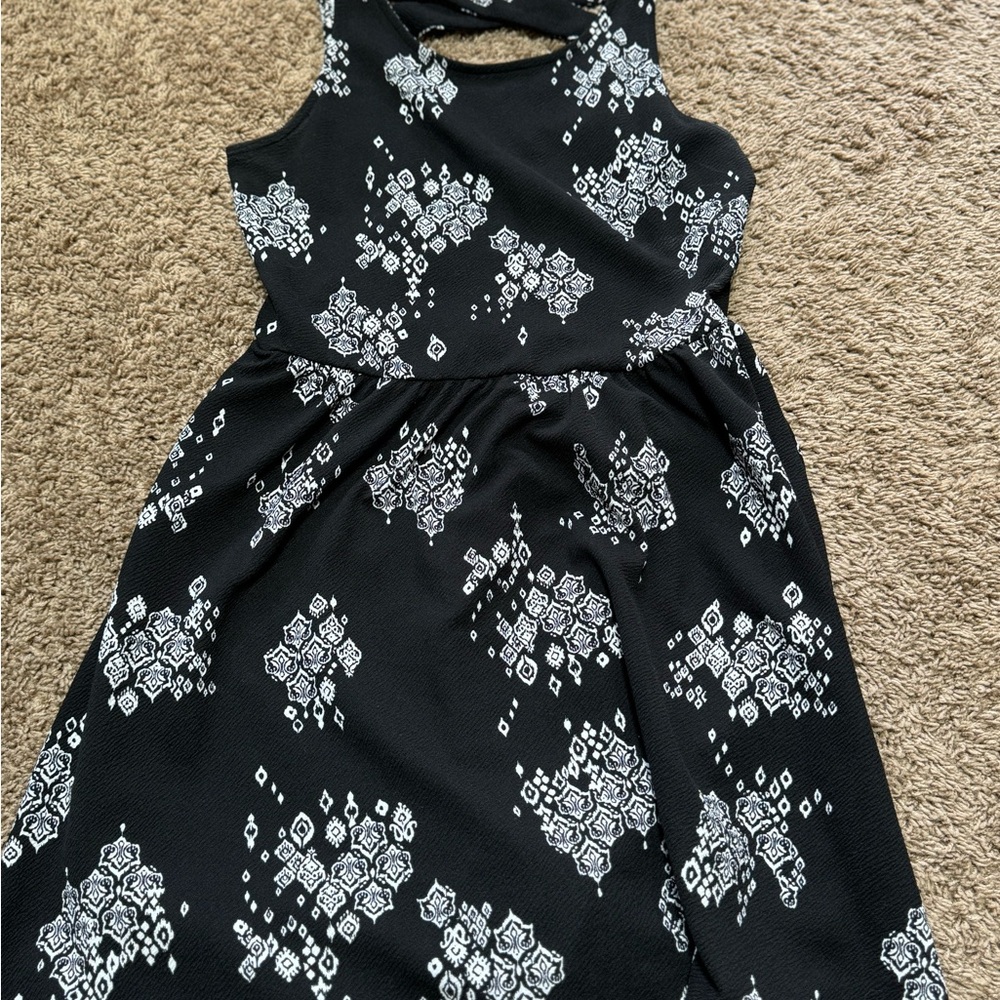 Stylish Black and White Women’s Dress